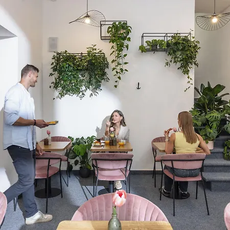 Botanica By Goodnite Cz 3* Brno